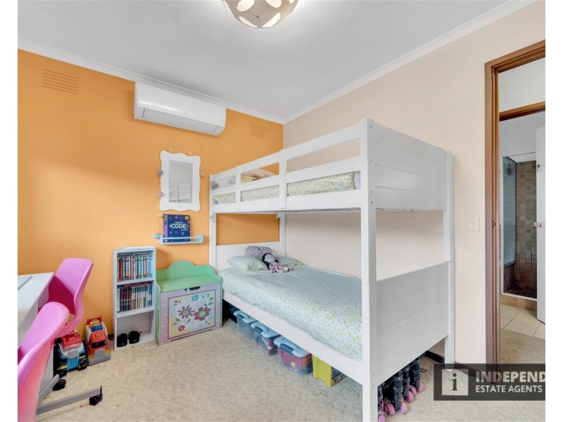 2 Cambrian Wy, Melton VIC 3337