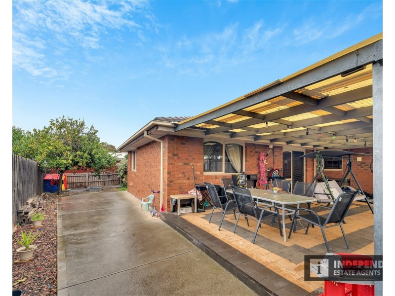 2 Cambrian Wy, Melton VIC 3337