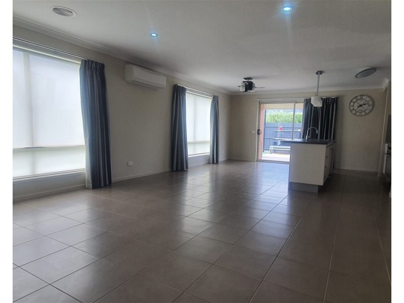 18 Hollybrook street, Melton South VIC 3338