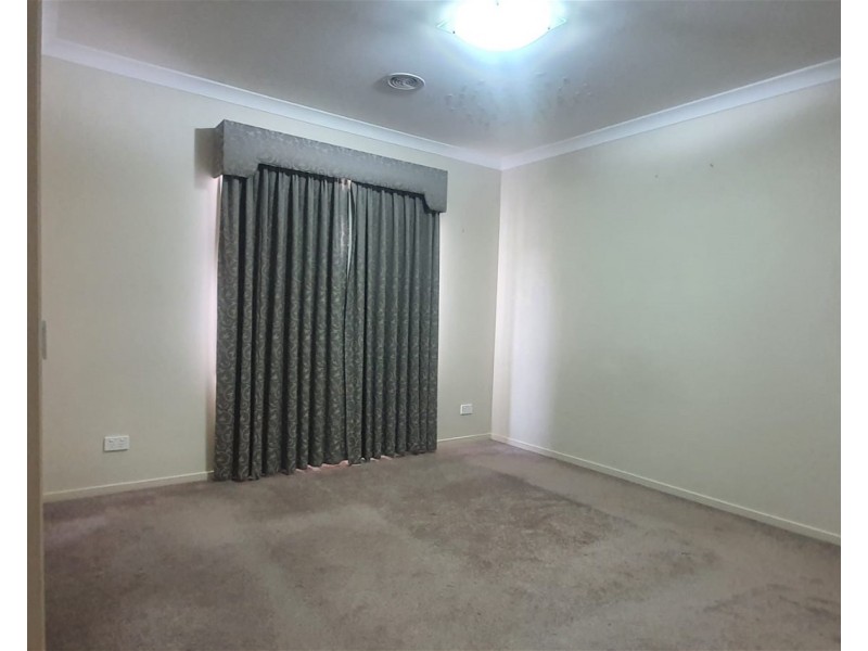 18 Hollybrook street, Melton South VIC 3338