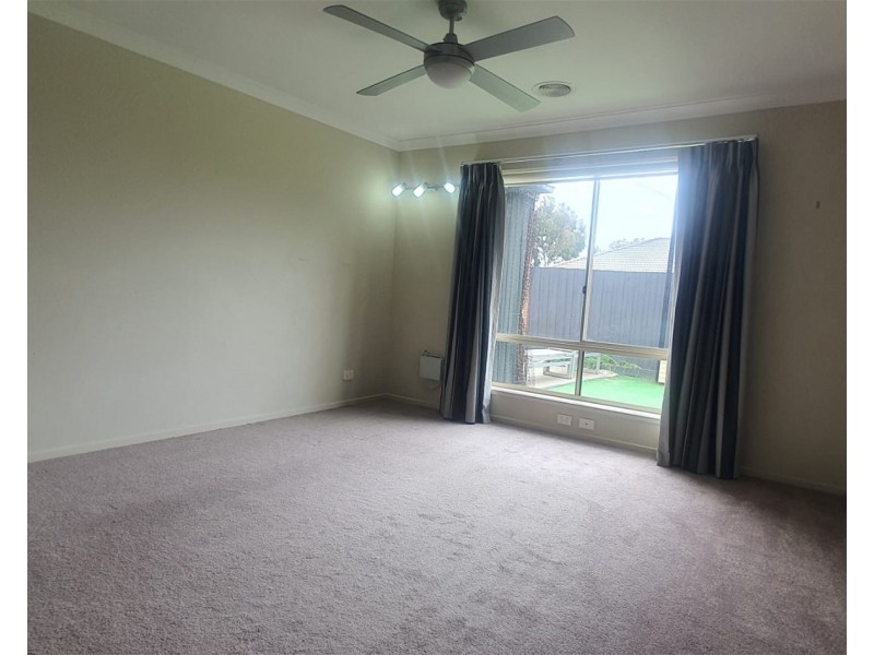 18 Hollybrook street, Melton South VIC 3338