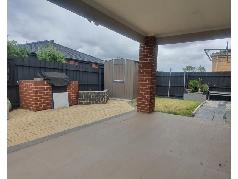 18 Hollybrook street, Melton South VIC 3338
