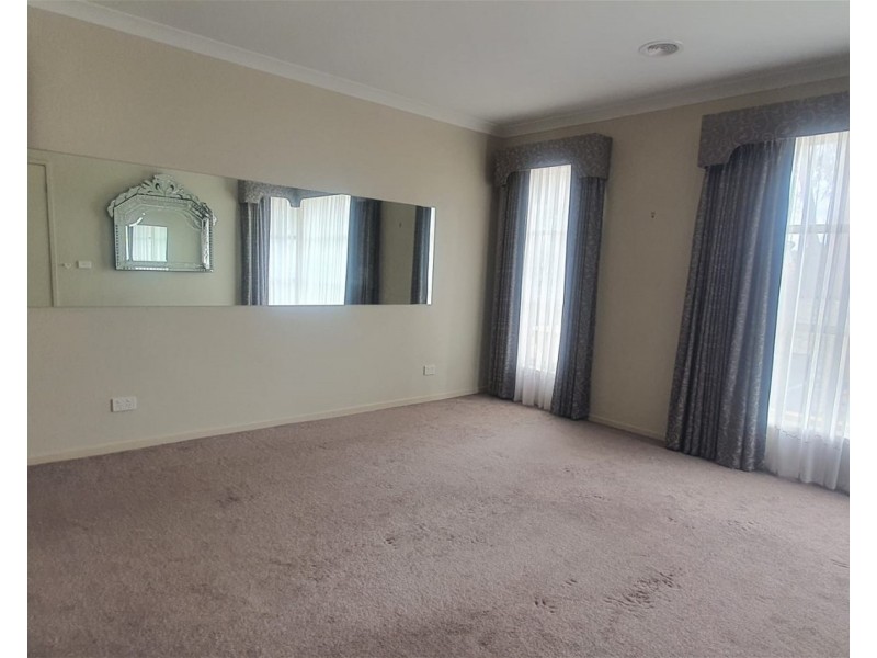 18 Hollybrook street, Melton South VIC 3338