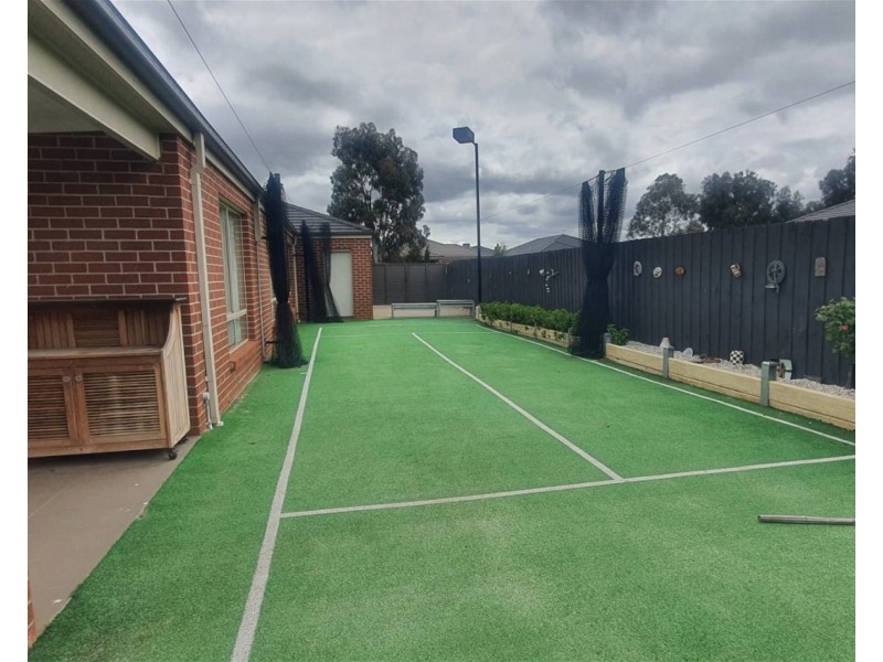 18 Hollybrook street, Melton South VIC 3338