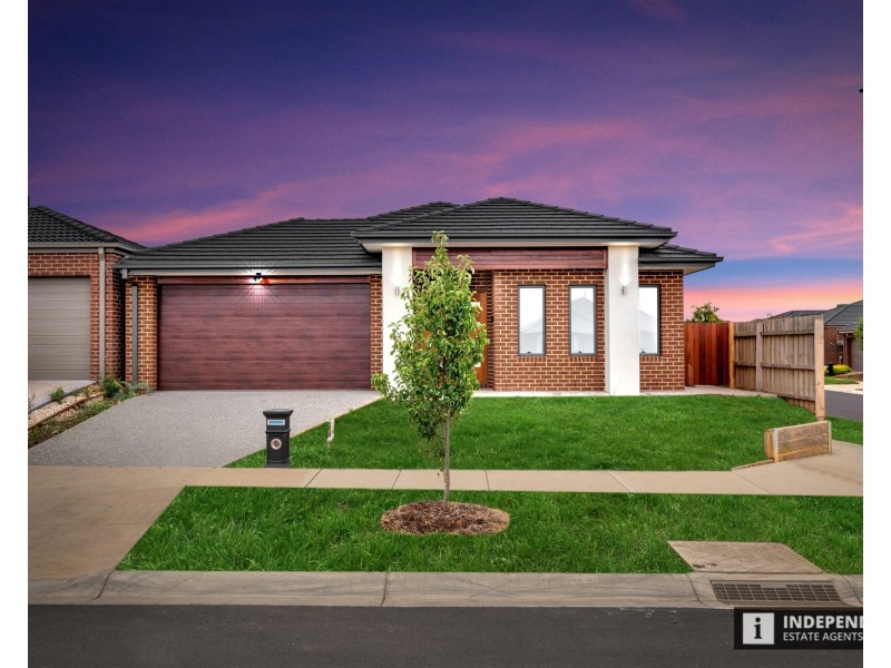 84 Toolern waters drive, Melton South VIC 3338