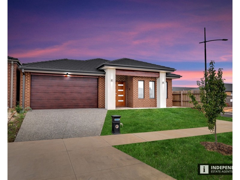 84 Toolern waters drive, Melton South VIC 3338