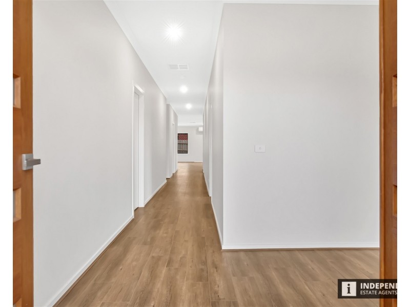 84 Toolern waters drive, Melton South VIC 3338