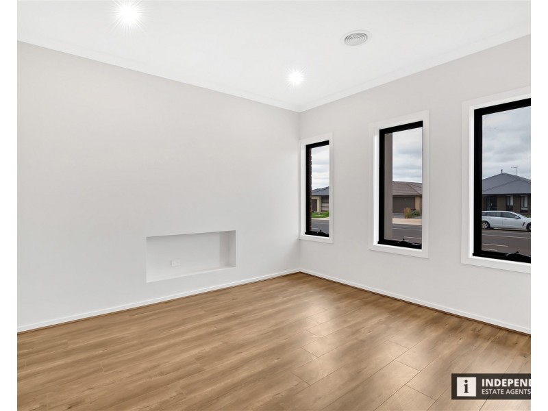 84 Toolern waters drive, Melton South VIC 3338