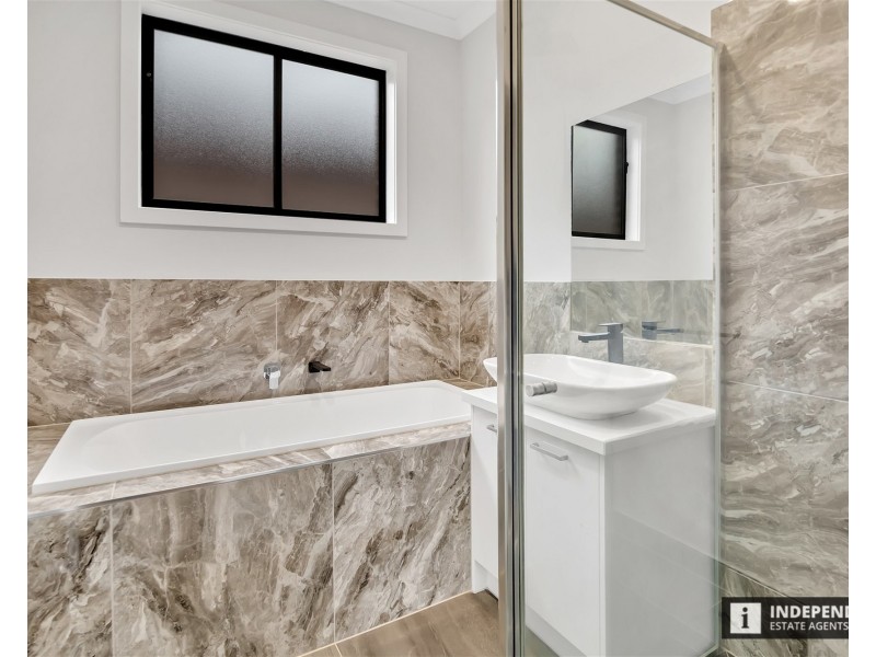 84 Toolern waters drive, Melton South VIC 3338