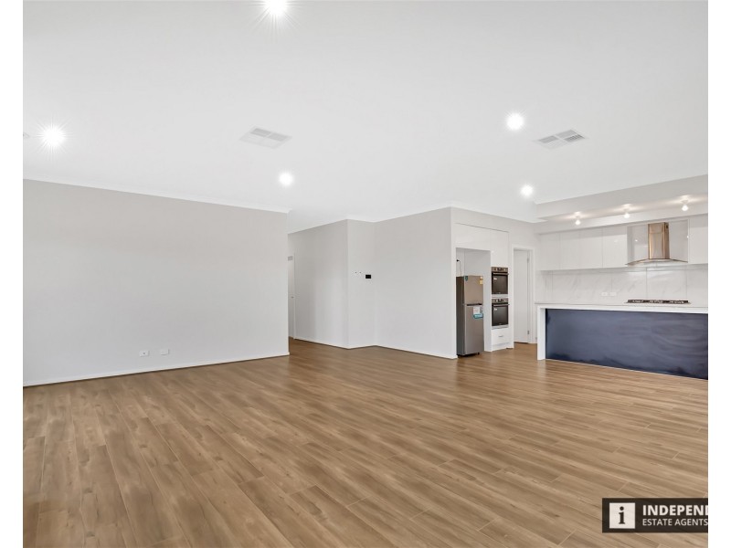 84 Toolern waters drive, Melton South VIC 3338