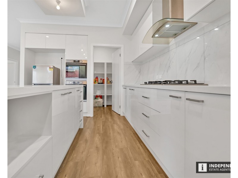 84 Toolern waters drive, Melton South VIC 3338