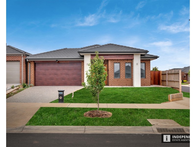 84 Toolern waters drive, Melton South VIC 3338