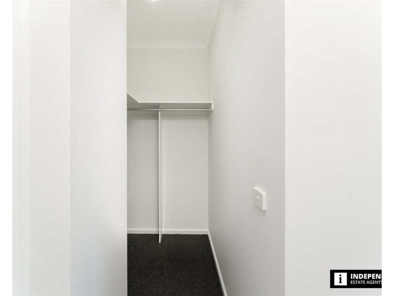 3 RESPECT AVENUE, Clyde North VIC 3978