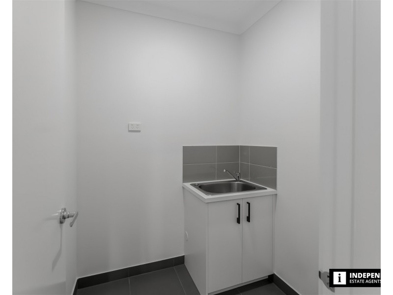 3 RESPECT AVENUE, Clyde North VIC 3978