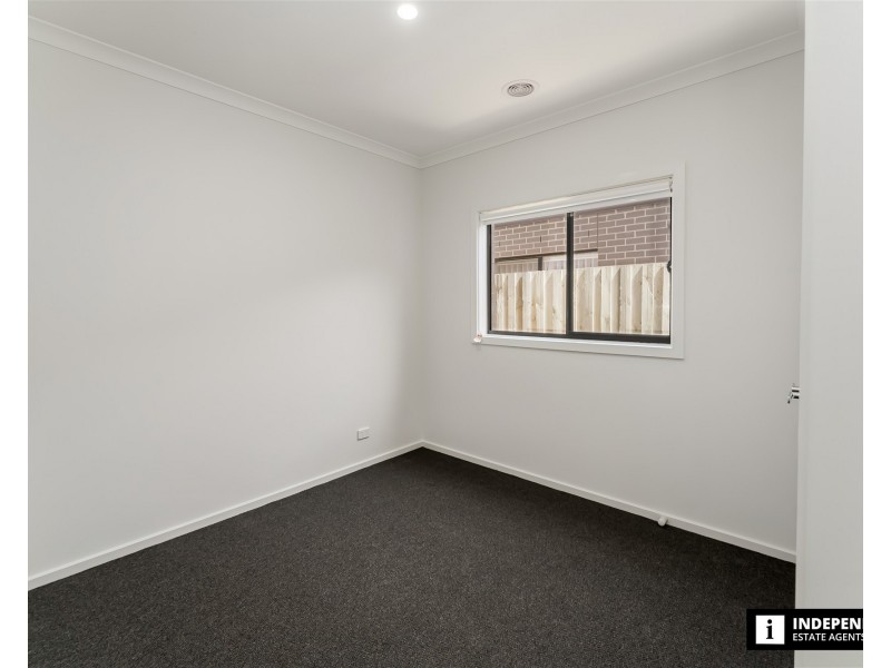 3 RESPECT AVENUE, Clyde North VIC 3978