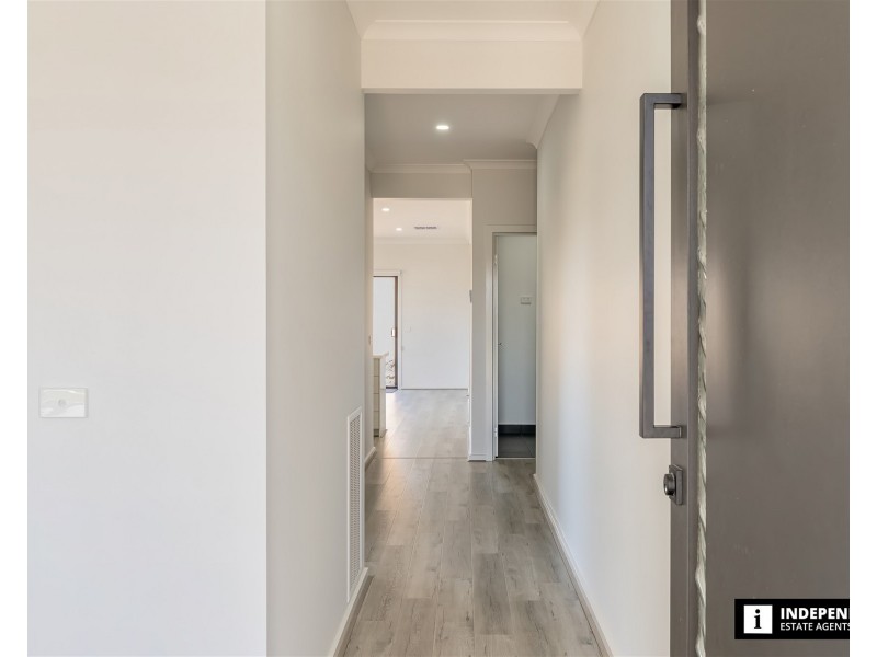 3 RESPECT AVENUE, Clyde North VIC 3978