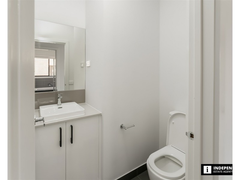 3 RESPECT AVENUE, Clyde North VIC 3978