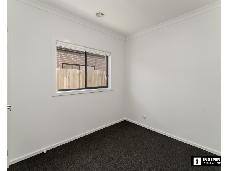 3 RESPECT AVENUE, Clyde North VIC 3978