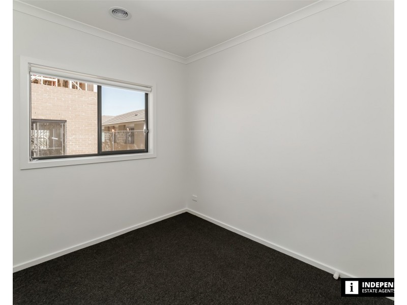 3 RESPECT AVENUE, Clyde North VIC 3978