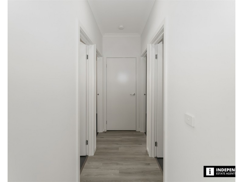 3 RESPECT AVENUE, Clyde North VIC 3978