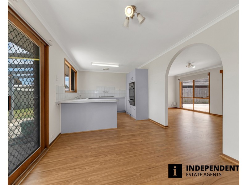 9 Dean Court, Cranbourne West VIC 3977