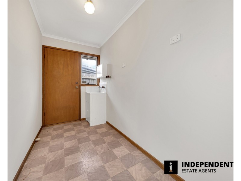 9 Dean Court, Cranbourne West VIC 3977