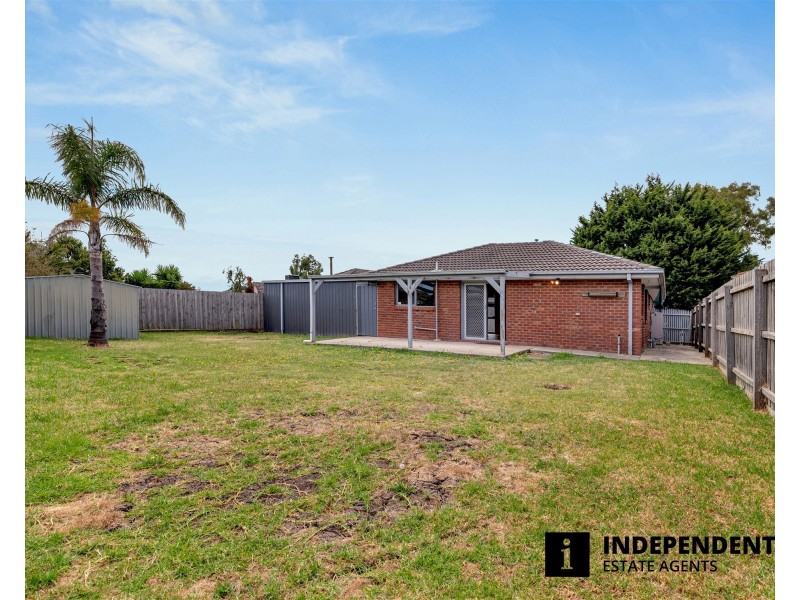 9 Dean Court, Cranbourne West VIC 3977