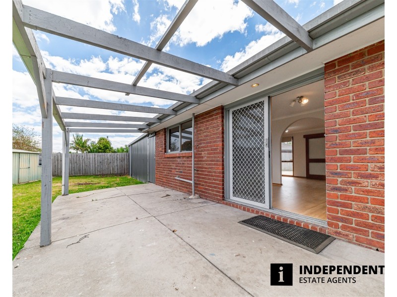 9 Dean Court, Cranbourne West VIC 3977