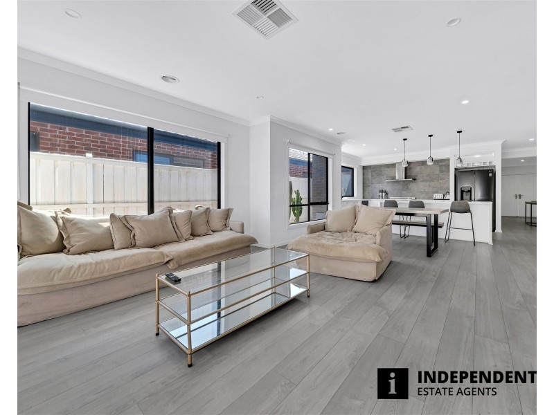 6 Seahawk Crescent, Clyde North VIC 3978