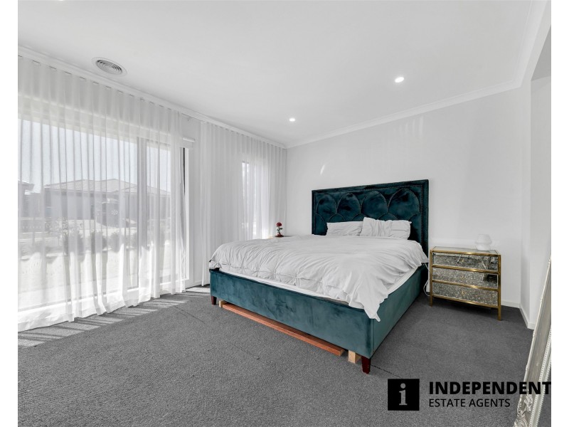 6 Seahawk Crescent, Clyde North VIC 3978