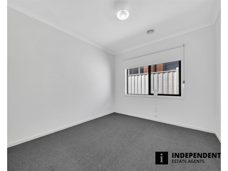 6 Seahawk Crescent, Clyde North VIC 3978