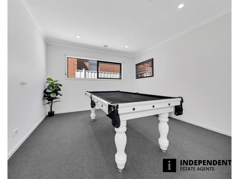 6 Seahawk Crescent, Clyde North VIC 3978