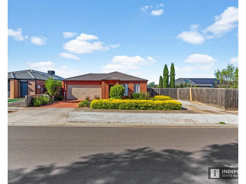 4  Mullans Street, Melton South VIC 3338