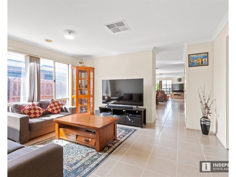 4  Mullans Street, Melton South VIC 3338