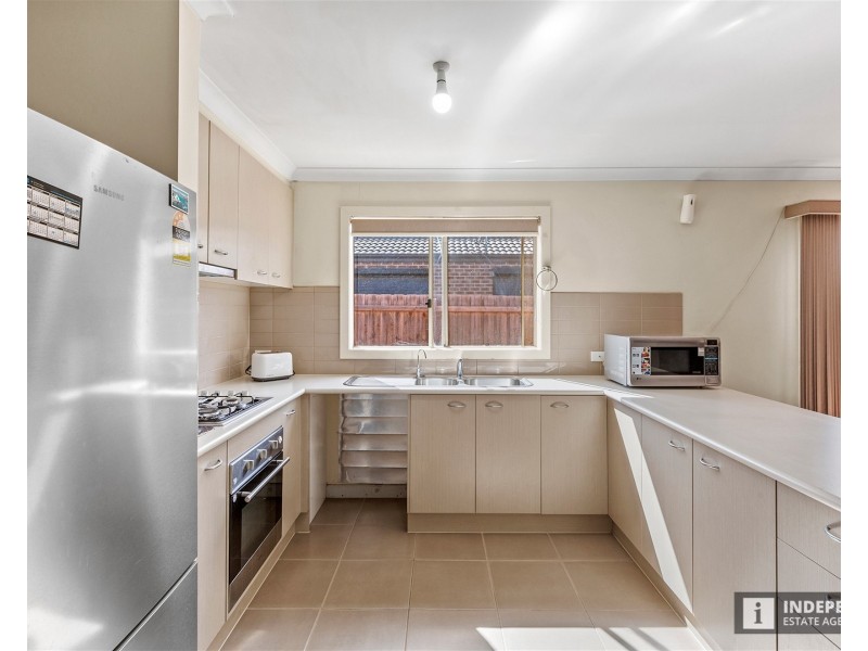 4  Mullans Street, Melton South VIC 3338