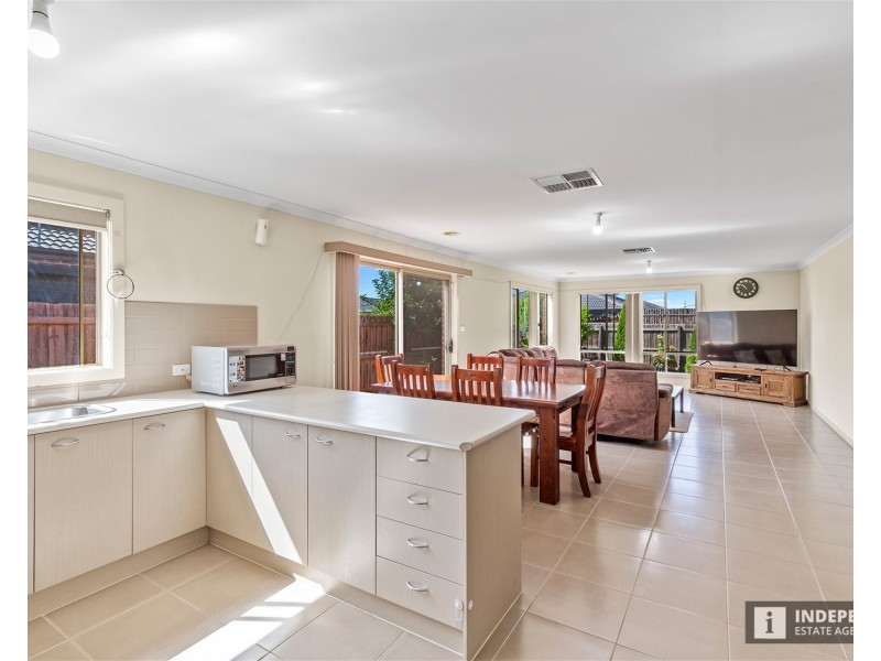 4  Mullans Street, Melton South VIC 3338