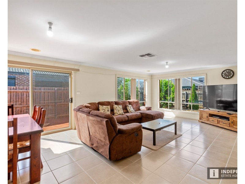 4  Mullans Street, Melton South VIC 3338