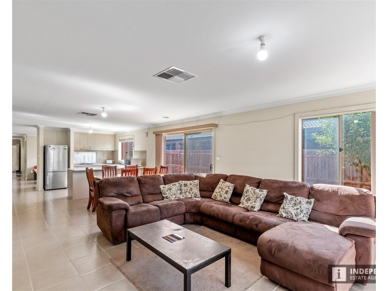 4  Mullans Street, Melton South VIC 3338