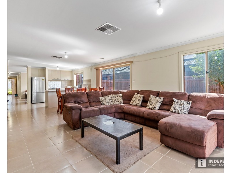 4  Mullans Street, Melton South VIC 3338