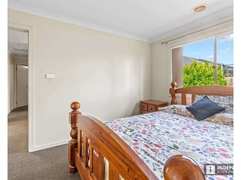 4  Mullans Street, Melton South VIC 3338