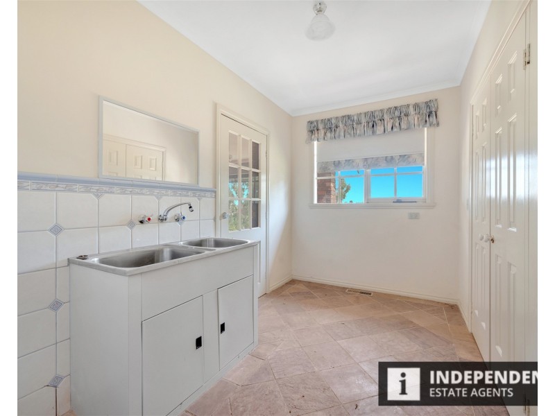12a Springbank Way, Brookfield VIC 3338