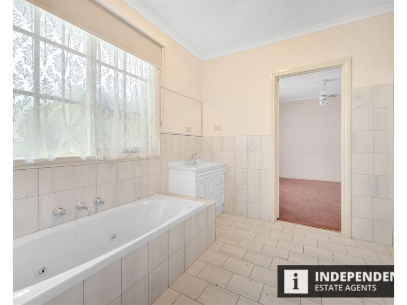 12a Springbank Way, Brookfield VIC 3338