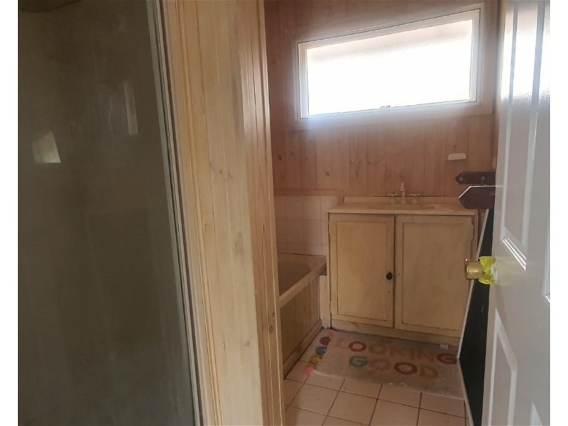 96 Station Road, Melton South VIC 3338