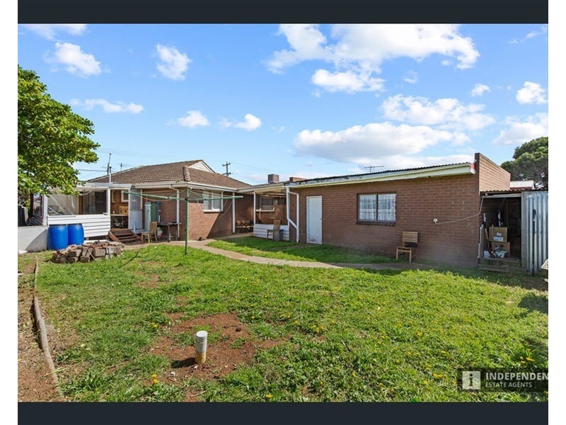 96 Station Road, Melton South VIC 3338