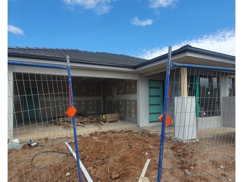 37  Metroon drive, Melton South VIC 3338