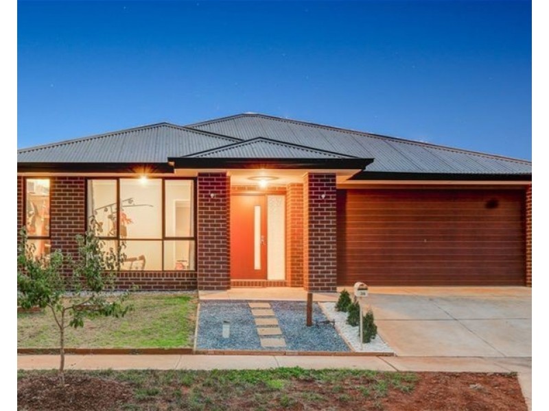 34 Clement Way, Melton South VIC 3338