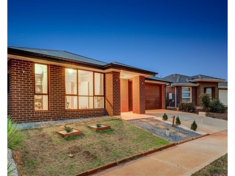 34 Clement Way, Melton South VIC 3338