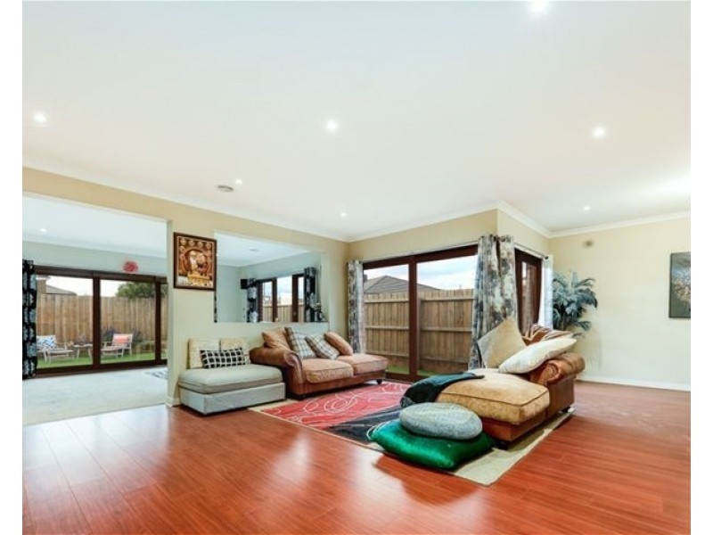 34 Clement Way, Melton South VIC 3338