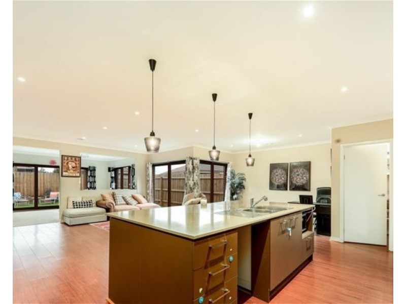 34 Clement Way, Melton South VIC 3338