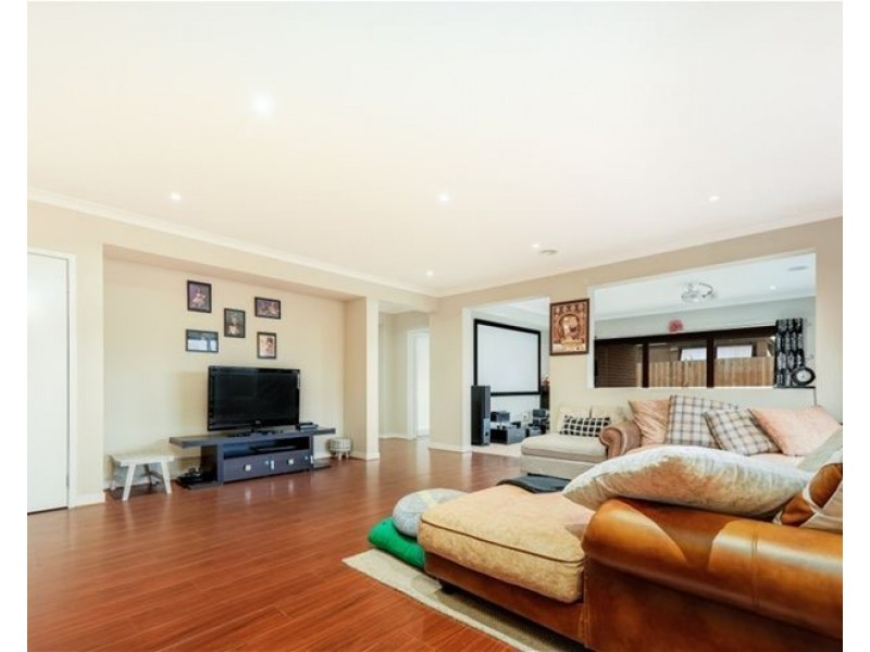 34 Clement Way, Melton South VIC 3338